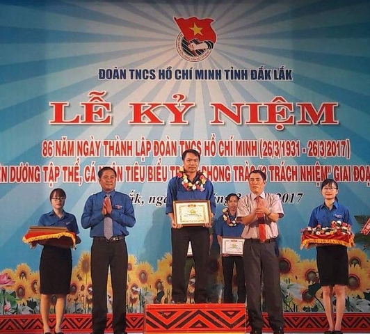 Công chức trẻ gương mẫu, say mê công tác tình nguyện